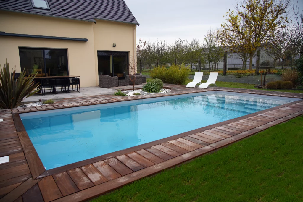 Pensée Paysage Contour de piscine en bois